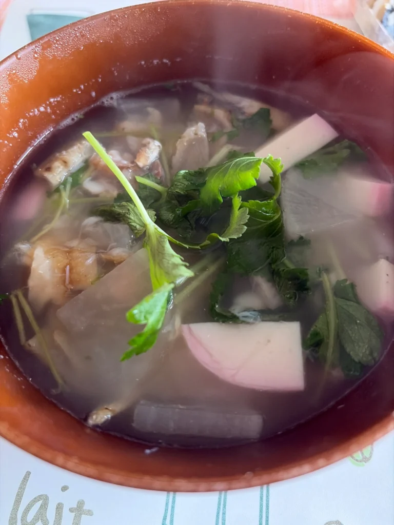 アジの一夜干しで作ったお雑煮。少々濁りがありますが、絶品でした